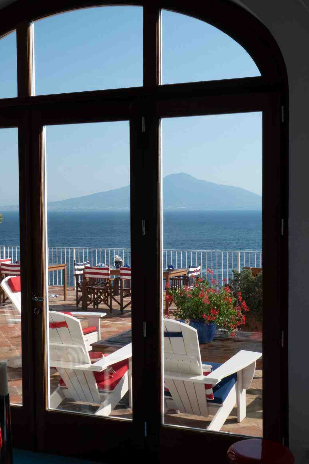 Modèle De Planche De Bois Avec Des Feuilles De La Nature | Vecteur Premium