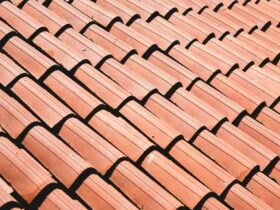 Comment  Poser un toit en tuiles