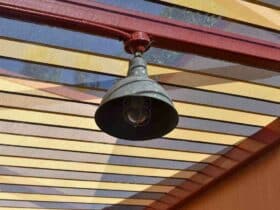 Comment  Installer une lampe sur un ventilateur de plafond